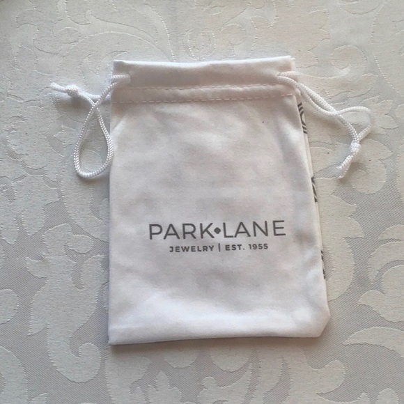 🌟HostPick 🌟Park Lane Kimono Earrings, White/Gold - Picture 7 of 8